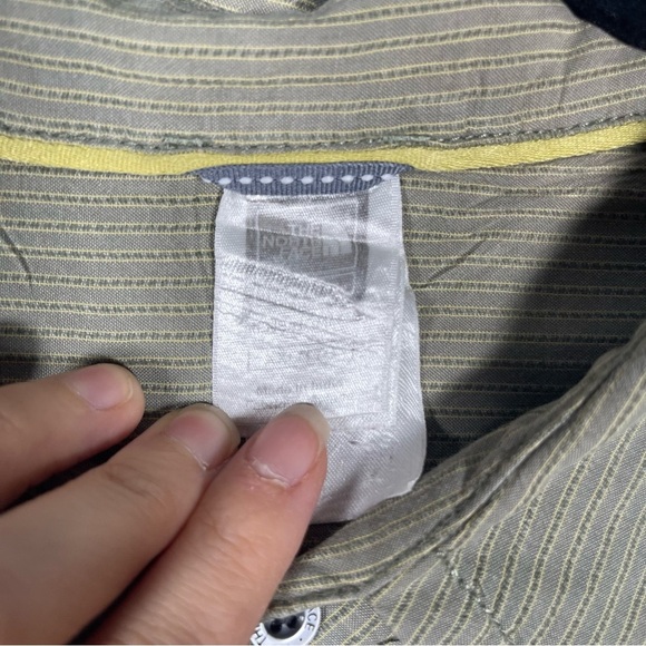 The North Face Men’s XXL Green Striped Long Sleeve Button Down Lightweight Shirt - Picture 9 of 9